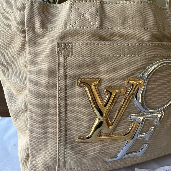 That’s Love authentic tote by Louis Vuitton AUTHENTIC! - Picture 2 of 15
